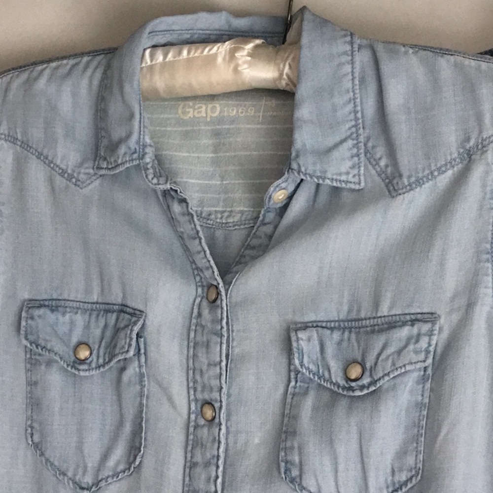 GAP Denim Button-Up Shirts Set of TWO size small - Picture 3 of 9